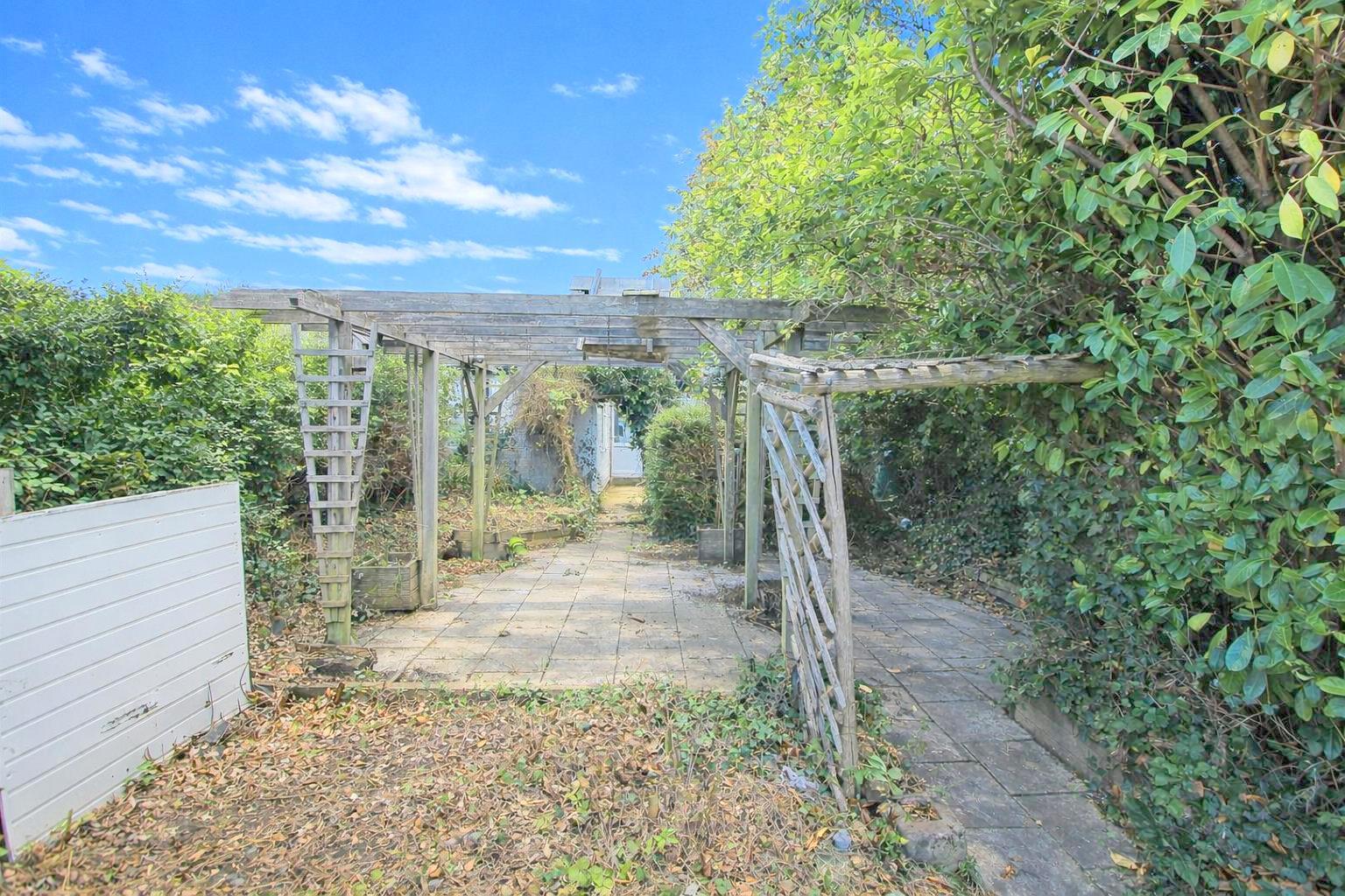 Redford Avenue, Wallington